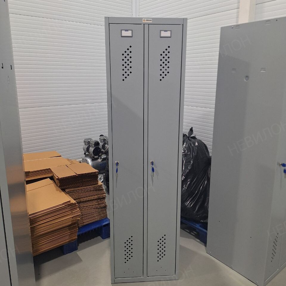 Установка шкафов для раздевалки