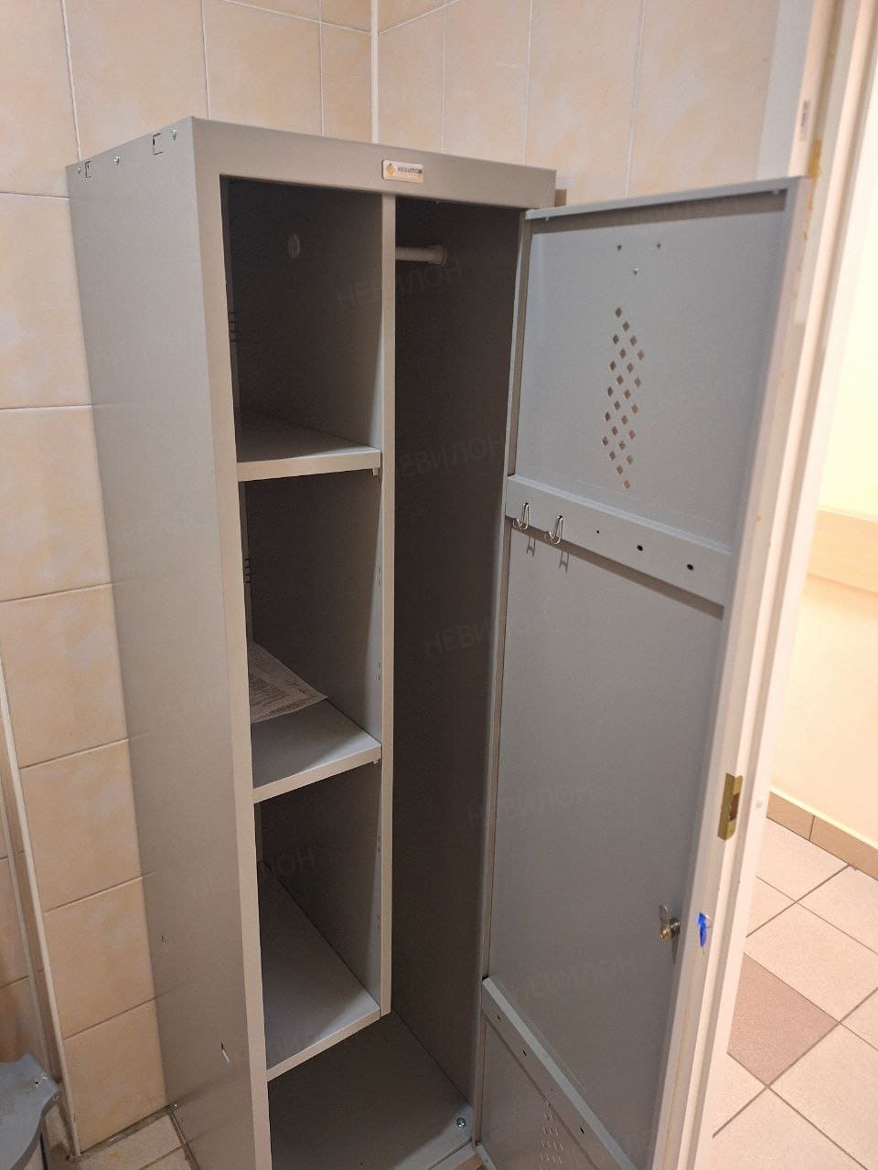 Установили хозяйственные шкафы в подсобных помещениях